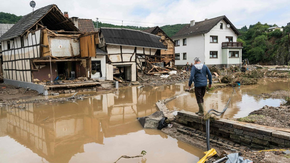 Extreme Rainfall and More Wet Days Will Hamper Global Economy, Study Says - Vimarsana News