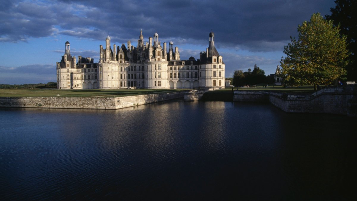 France and Italy Are Home to Some of the Grandest Castles and Palaces to Visit — Or Even Buy (If You Have $100 Million) - Vimarsana News