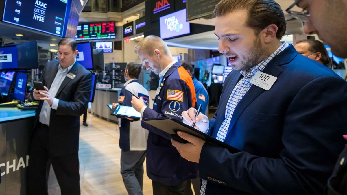 Russia's Ukraine Threat and Worries on Fed Rate Hikes Could Make for a Turbulent Week in Markets - Vimarsana News