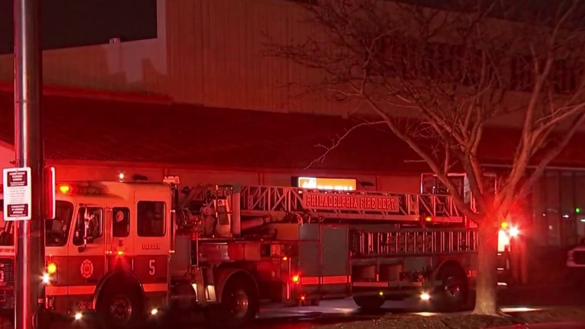 Philadelphia Fire Department Brand New Engine 68 Responding 