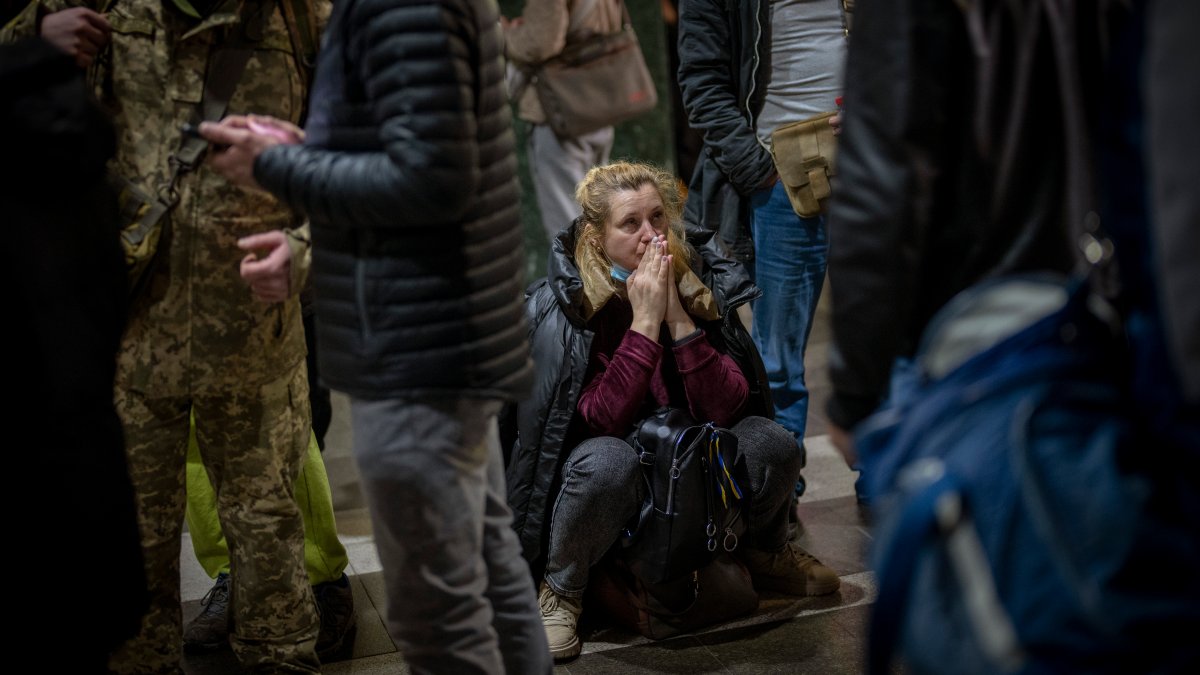 'I Don't Want to Die': Ukrainians Fear as Invasion Closes in – NBC10 Philadelphia - Vimarsana News