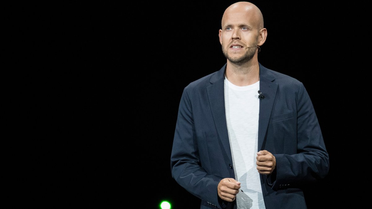 Spotify CEO Apologizes but Backs Rogan After racial Slur Episodes Removed – NBC10 Philadelphia - Vimarsana News
