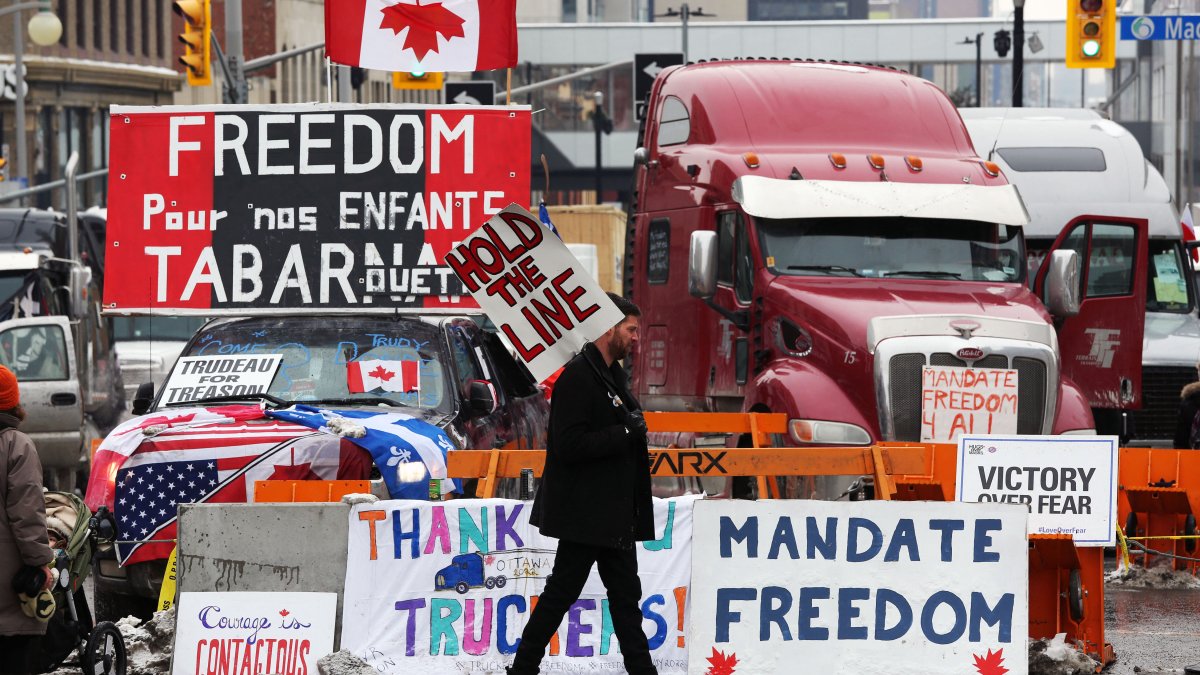 Canada Border Blockade Clearing Peacefully as Police Move In - Vimarsana News