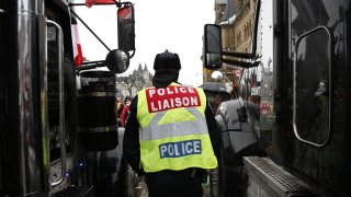 Canadian Police Threaten To Arrest Demonstrators Blocking Ottawa Streets