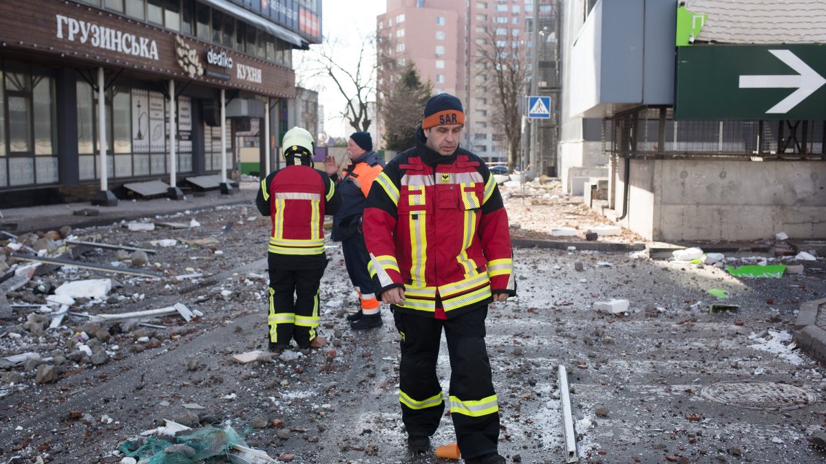 Russians Push Toward Ukraine's Capital; Residents Take Cover - Vimarsana News