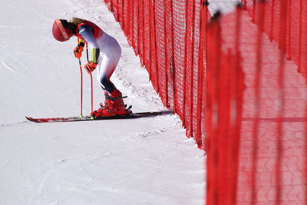 Team USA's Mikaela Shiffrin reacts after failing to finish her run during the Women's Giants Race on day three of the Beijing 2022 Winter Olympic Games at the Alpine National Ski Center on the 7th. February 2022, in Yanqing, China.