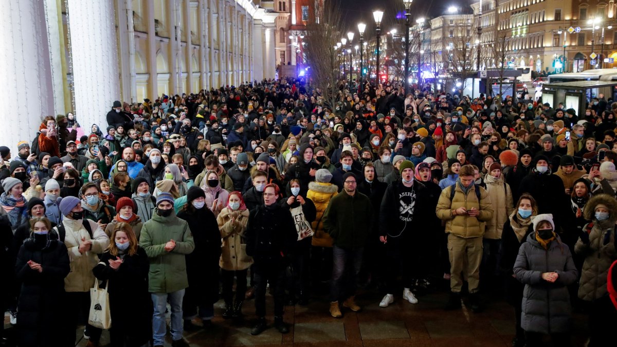 Why Russian People Need Tech Companies to Stay, Not Withdraw: It's Terrifying 'How Dark That Place Could Become' – NBC10 Philadelphia - Vimarsana News