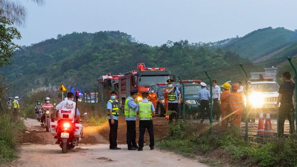 Search at China Plane Crash Site Suspended Amid Rain – NBC10 Philadelphia - Vimarsana News