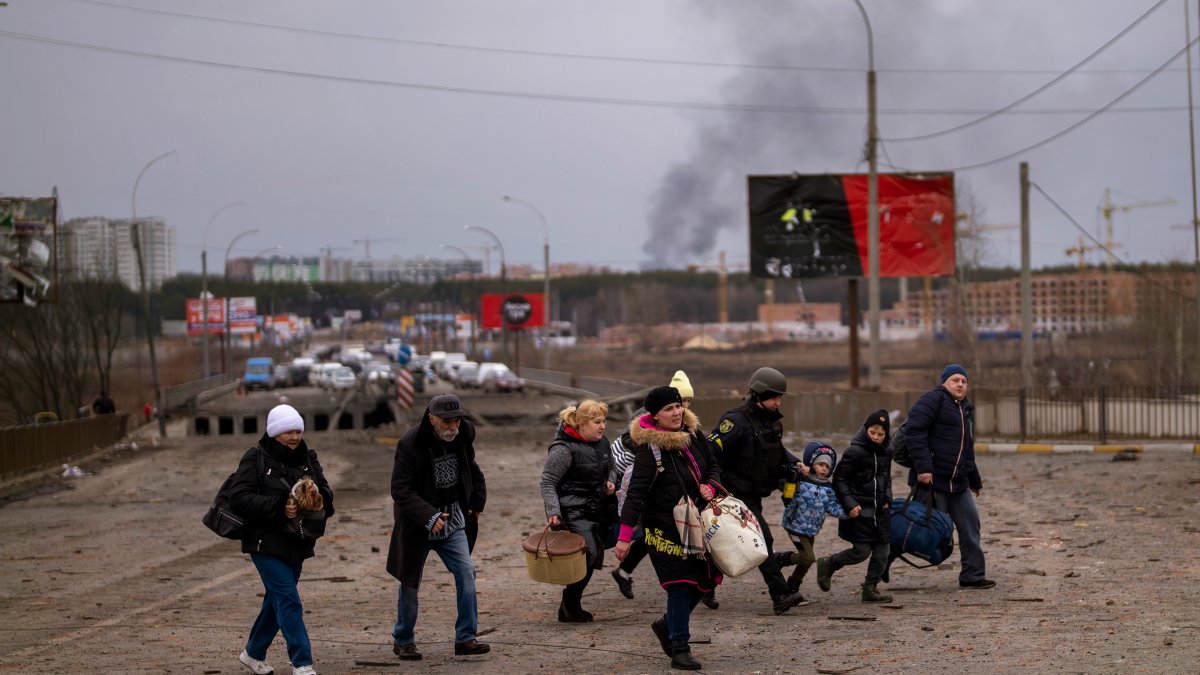Crisis Deepens, Ukraine Accuses Moscow of 'Medieval' Tactics – NBC10 Philadelphia - Vimarsana News