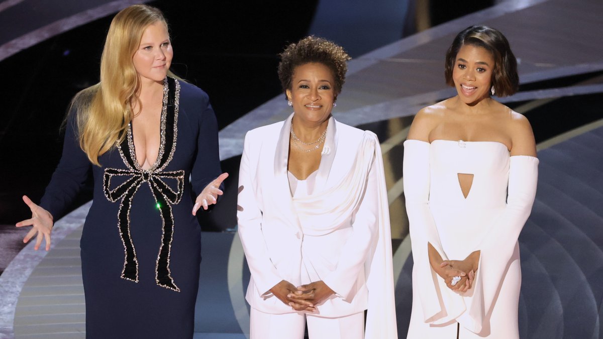Schumer, Sykes and Hall Open Oscars With Jabs at Pay Equity, 'House of Gucci' — And Golden Globes – NBC10 Philadelphia - Vimarsana News