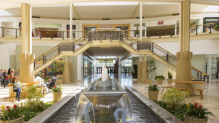 A fountain in the center of Exton Square Mall