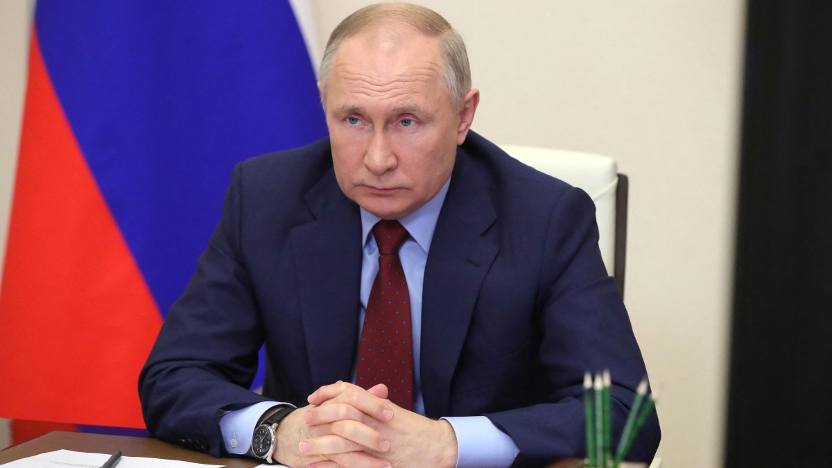 Ukraine Braces for Russian Attacks in East; U.S. and UK Investigate Reports of Chemical Weapons Attack - Vimarsana News