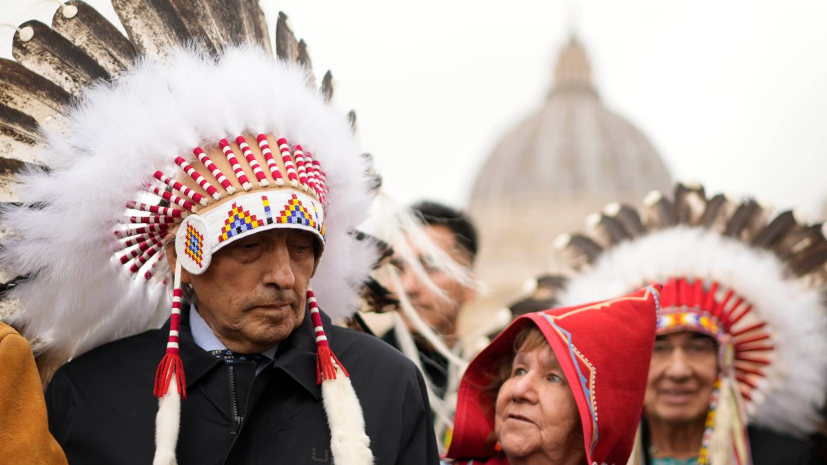 Pope Francis Makes Historic Apology to Indigenous For Canada Abuses ...