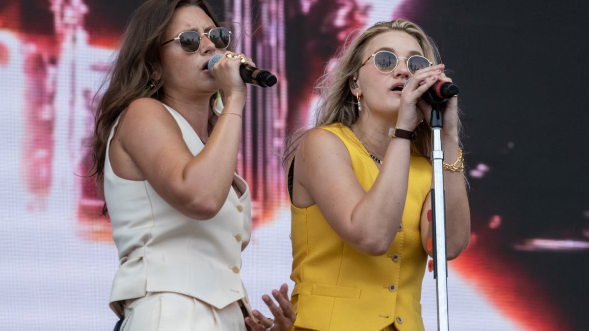 Aly & AJ 'Distraught' After Tour Bus 'Caught in Crossfire' of Sacramento Shooting – NBC10 Philadelphia - Vimarsana News
