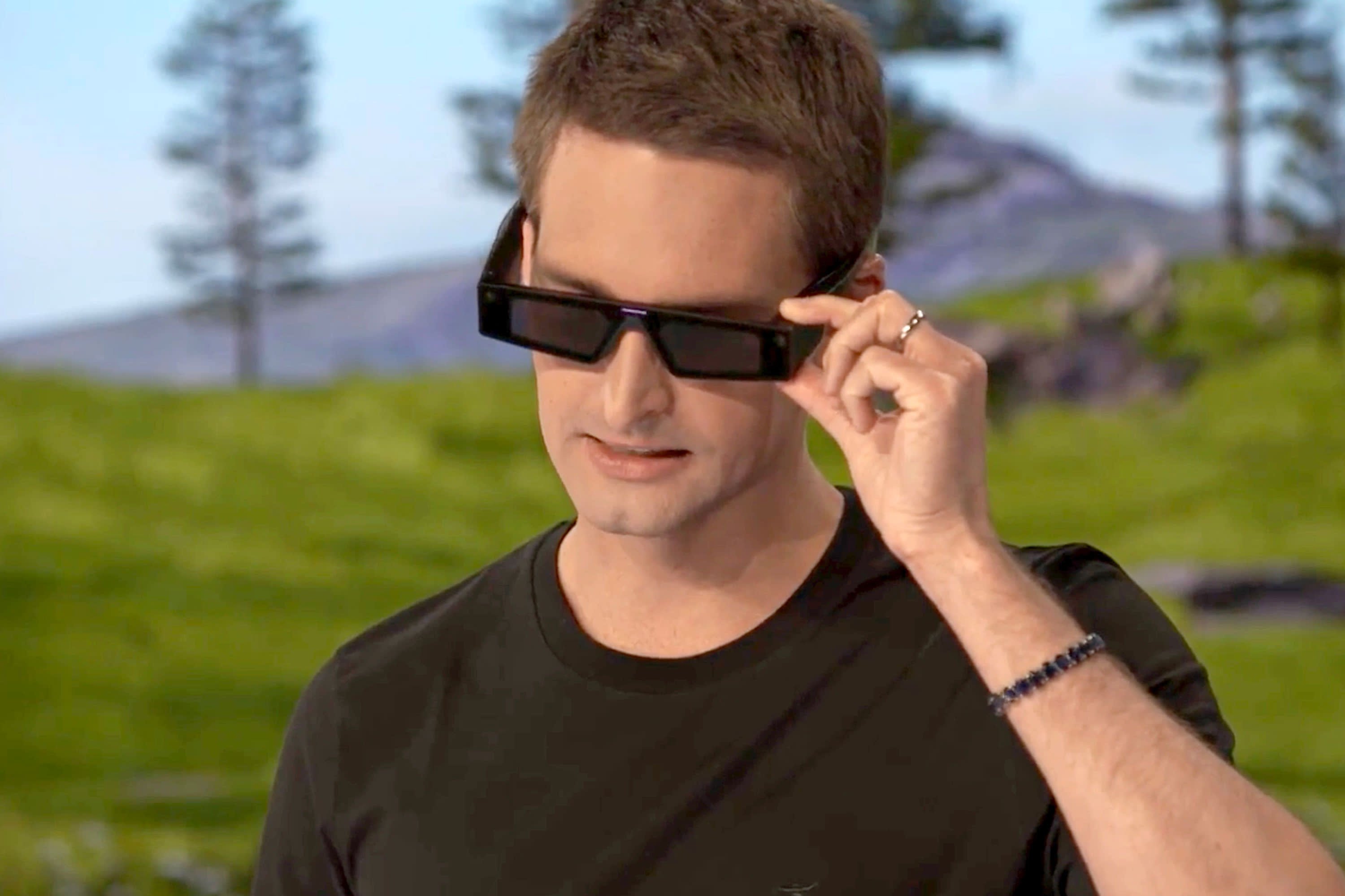 Snap Plunges More Than 25% After CEO Warns Company Will Miss Revenue and Earnings Estimates, Slow Hiring - Vimarsana News