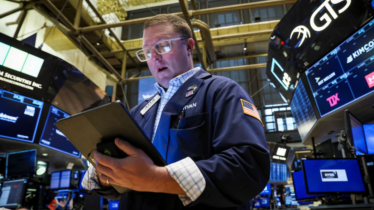 'We Are Nowhere Near the Bottom,' Top Economist Says as Global Markets Crater – NBC10 Philadelphia - Vimarsana News
