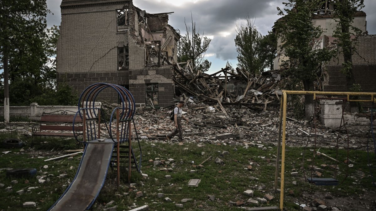 Zelenskyy Says Conditions in Donbas Are 'Indescribably Difficult'; Russian Forces Target Severodonetsk – NBC10 Philadelphia - Vimarsana News