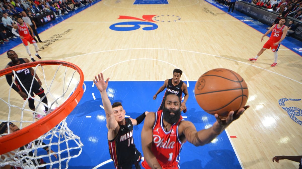 Sixers Vs Heat James Harden Clutch As Sixers Grind Out Game 4 Win To Even Series Nbc10