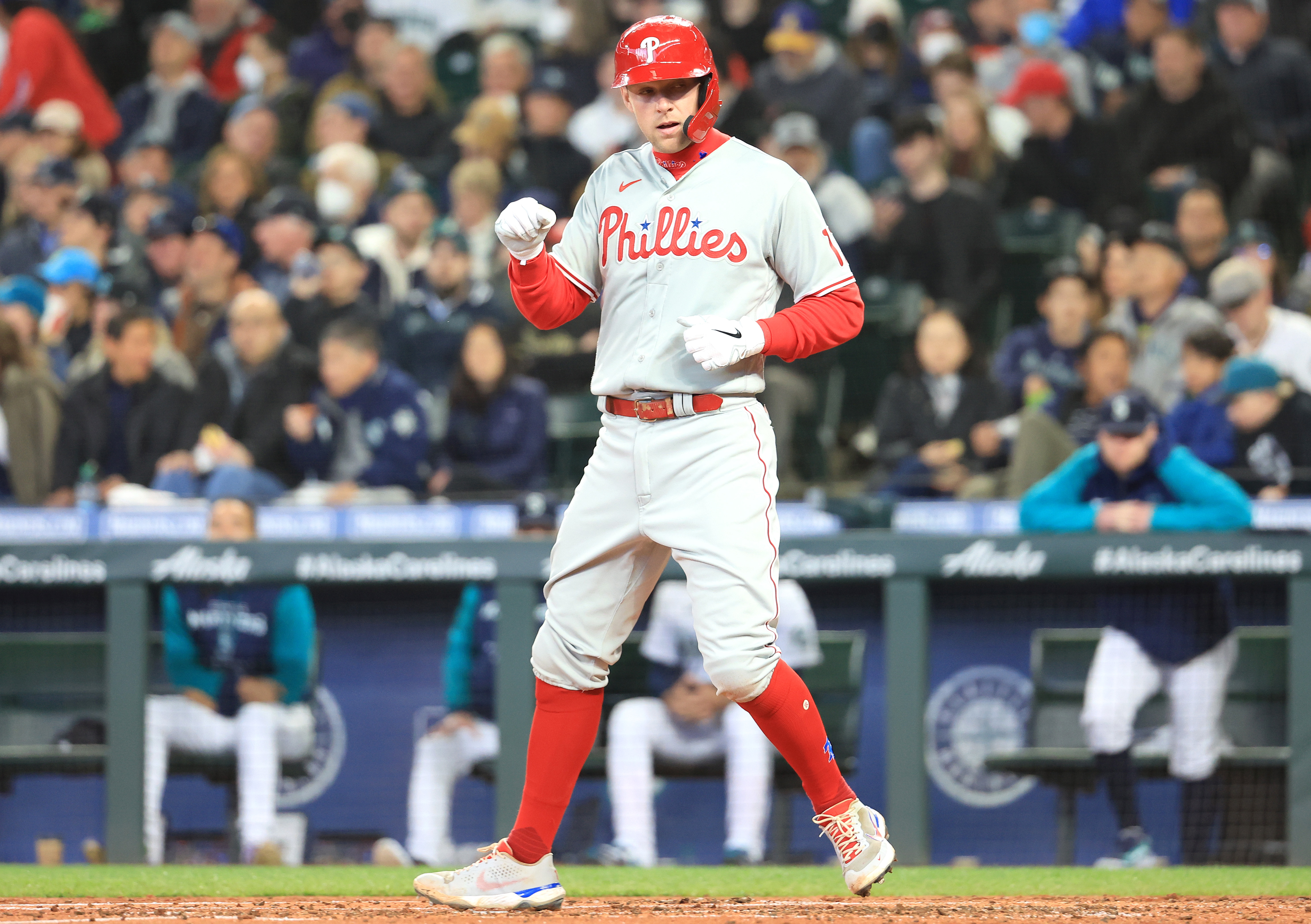 A2D Radio - Joe Girardi says J.T. Realmuto suffered a bruised muscle in his  left knee. The Philadelphia Phillies manager doesn't believe the All-Star  catcher will be put on the IL. Per