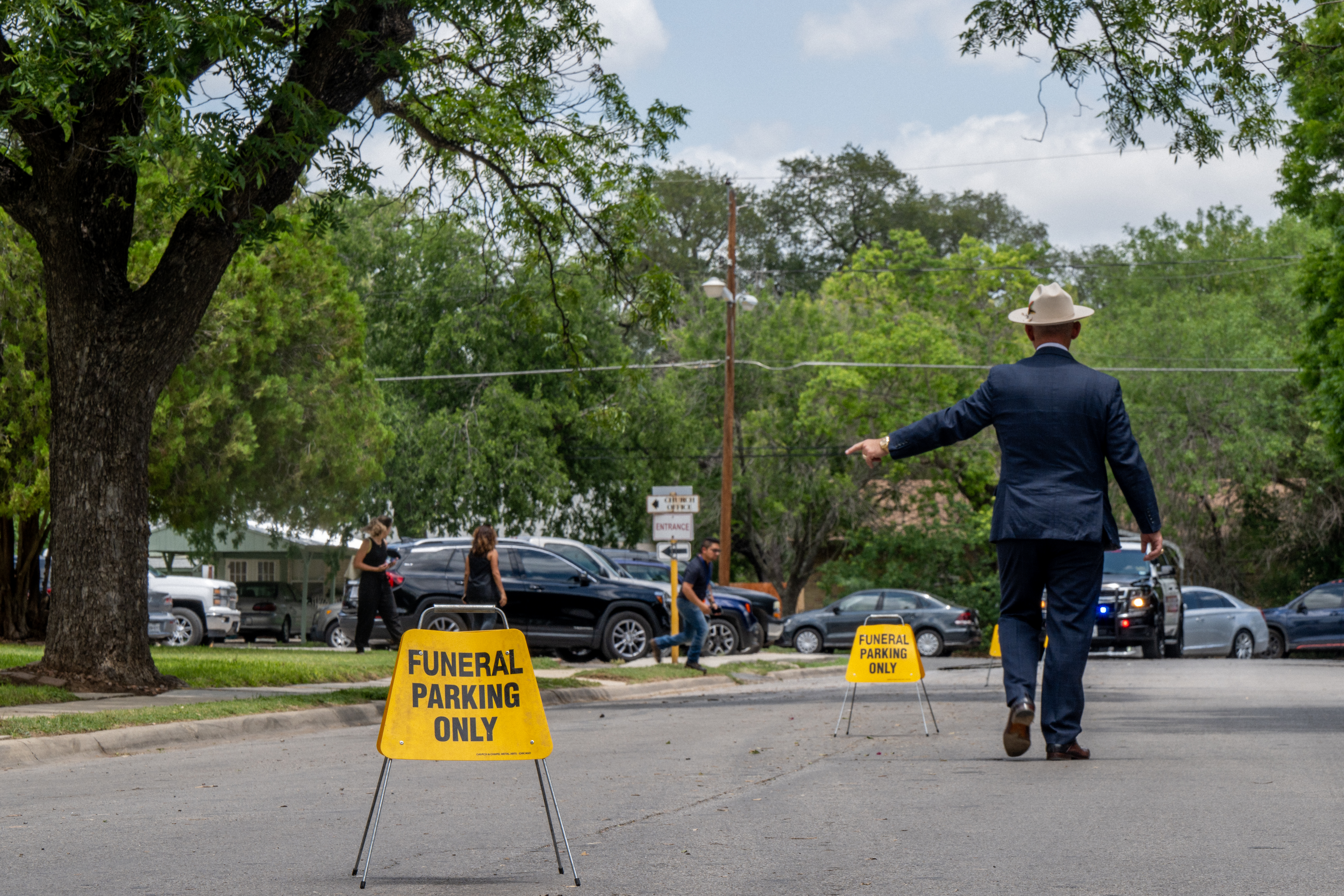 Mourners Gather as Funerals Begin for Uvalde School Killings - Vimarsana News