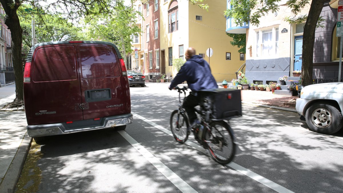 Hundreds of Philadelphia Bicyclists Rally for Enhanced Bike Lane Safety