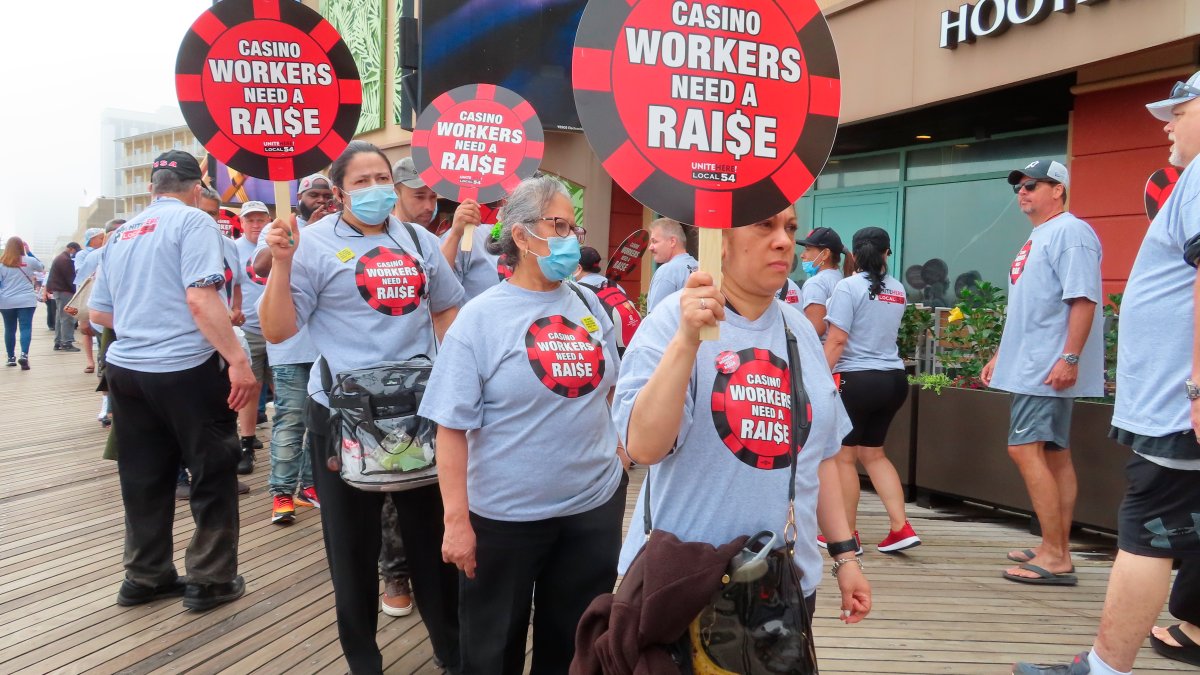 Workers Picket Outside Atlantic City's Tropicana Casino, Seeking Raises – NBC10 Philadelphia - Vimarsana News