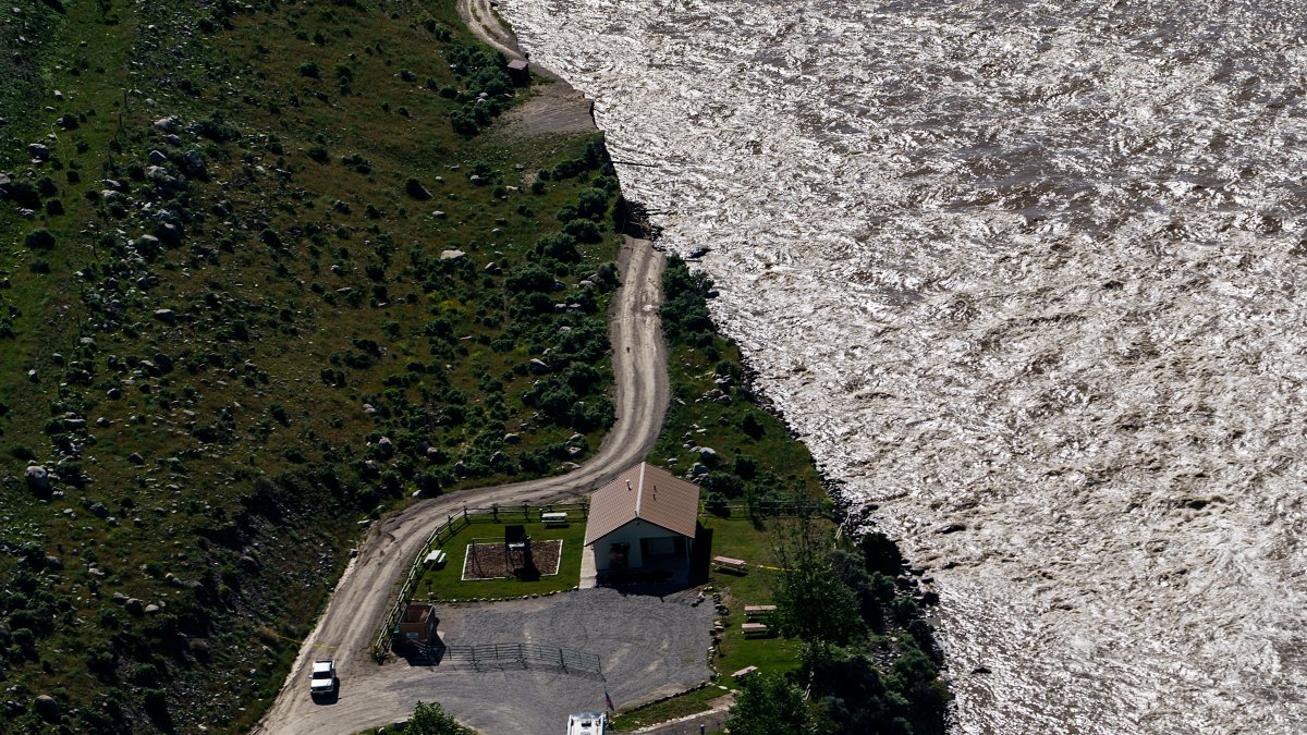 Yellowstone Flood Causes Gateway Towns to Become Dead Ends – NBC10 Philadelphia - Vimarsana News