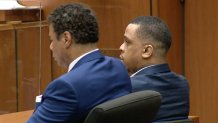 Captura de pantalla del juicio por el asesinato del rapero Nipsey Hussle. En la imagen el acusado, Eric R. Holder (D).