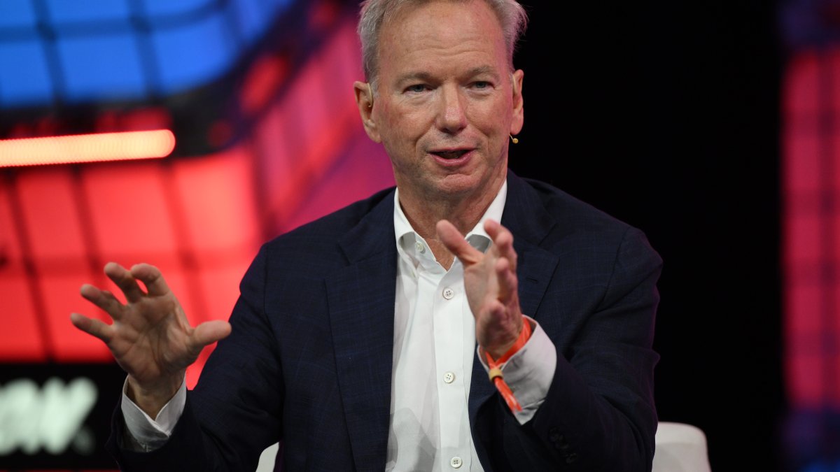Ex-Google CEO Eric Schmidt: Despite Facebook's Big Plans, 'There Isn't an Agreement on What the Metaverse Is' Yet – NBC10 Philadelphia - Vimarsana News