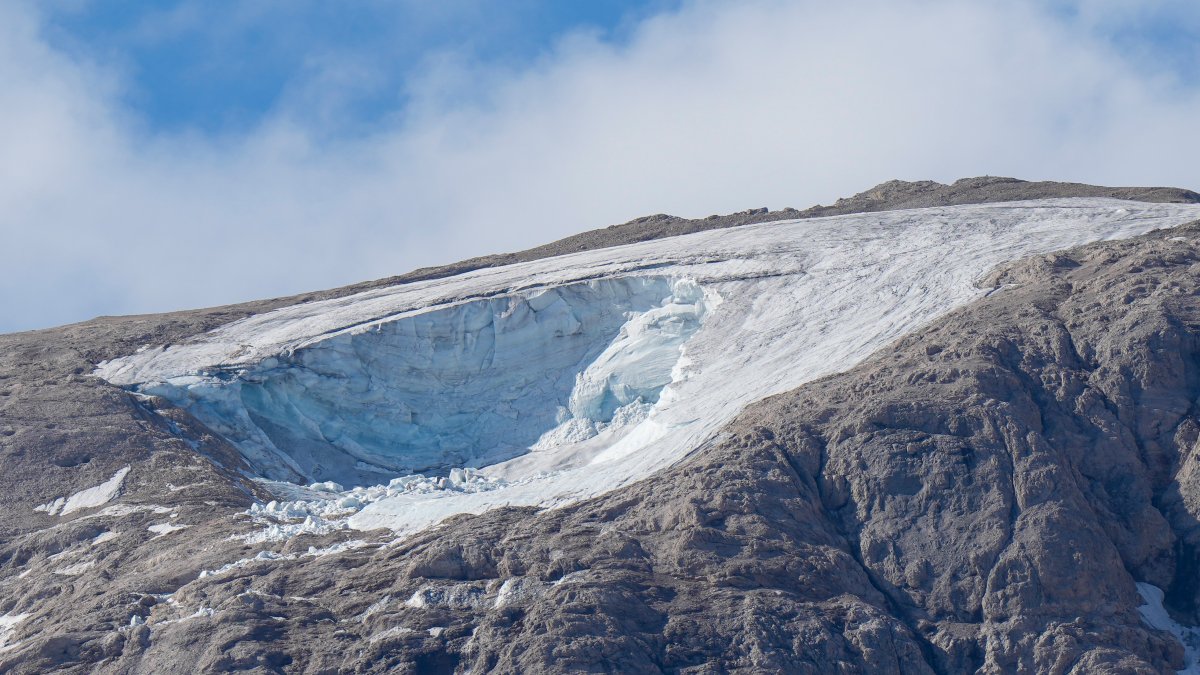 Drone Searches For 13 Unaccounted-For Hikers After Glacier Avalanche In Italy - Vimarsana News