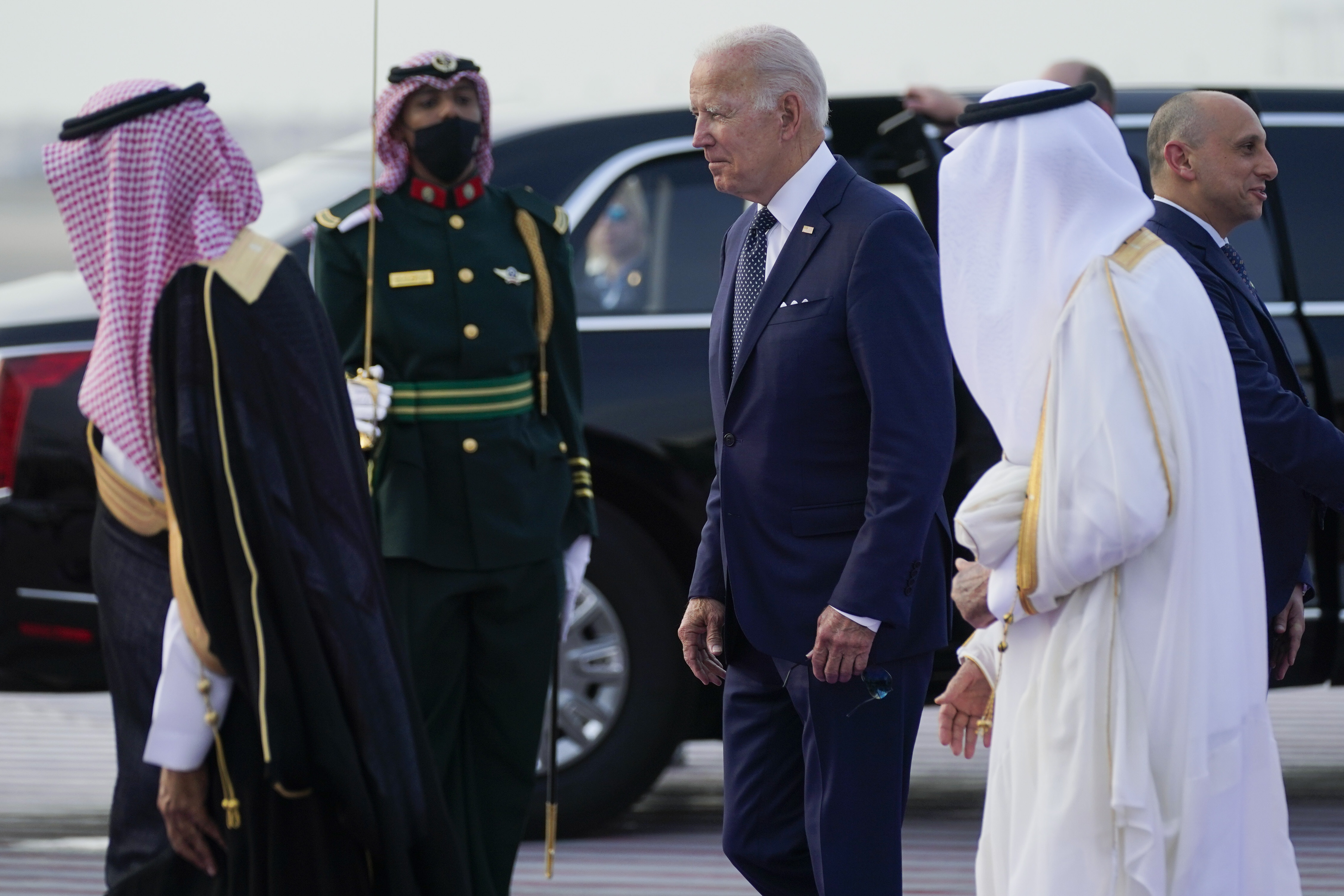 В саудовской аравии увидели луну 2024. Байден визит в Саудовскую Аравию 2022. Байден и принц Саудовской Аравии. Мухаммед Бен Салман. Байден в Саудовской Аравии 2022.