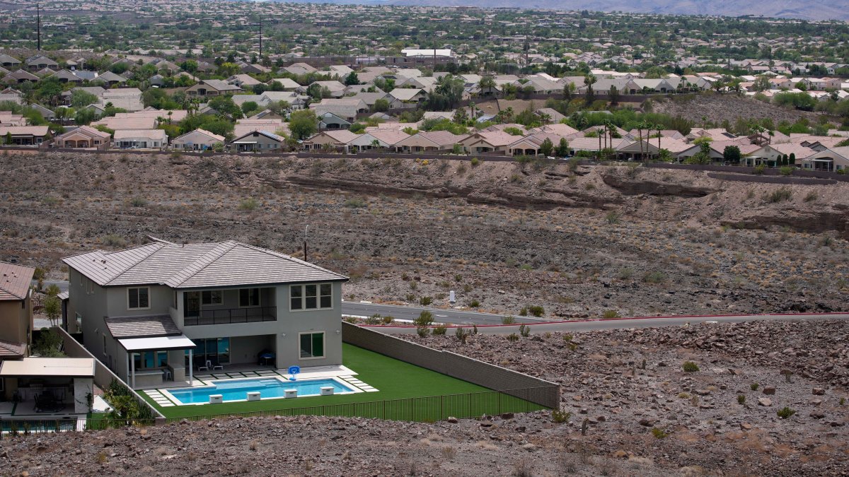 Drought Drives Las Vegas to Limit Size of Home Swimming Pools – NBC10 Philadelphia - Vimarsana News