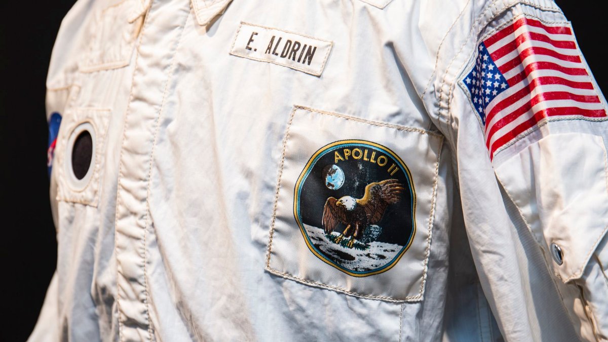 Buzz Aldrin Flight-to-Moon Jacket Sells at Auction for $2.8M – NBC10 Philadelphia - Vimarsana News