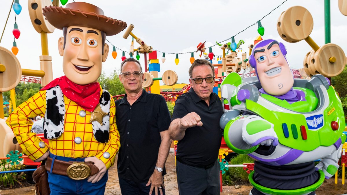 Tom Hanks Reacts to Tim Allen Not Being Cast in 'Lightyear' – NBC10 Philadelphia - Vimarsana News