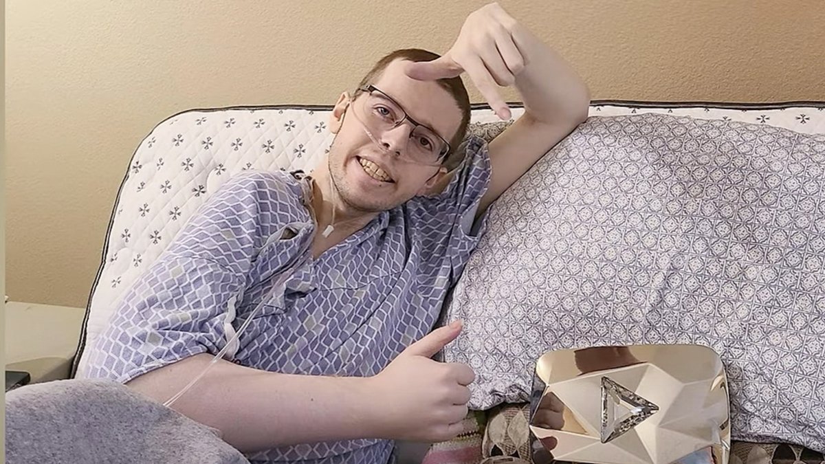 Minecraft YouTuber Technoblade Dies at 23 – NBC10 Philadelphia - Vimarsana News