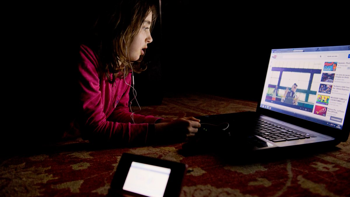 California Passes Bill Aimed at Making the Internet Safer for Kids - Vimarsana News