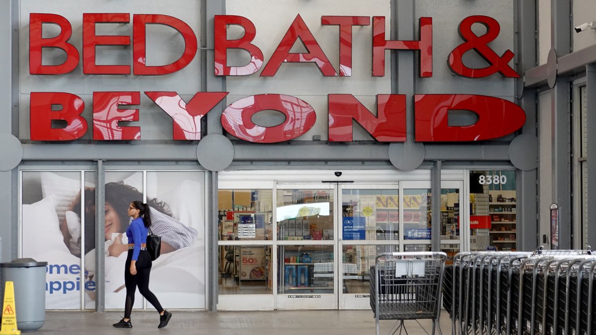 Bed Bath & Beyond Announces Store Closures, Layoffs and New Financing to Fix Struggling Business - Vimarsana News