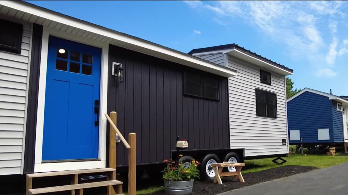 Delaware Kids, Contractors Build Tiny Homes for Homeless Veterans