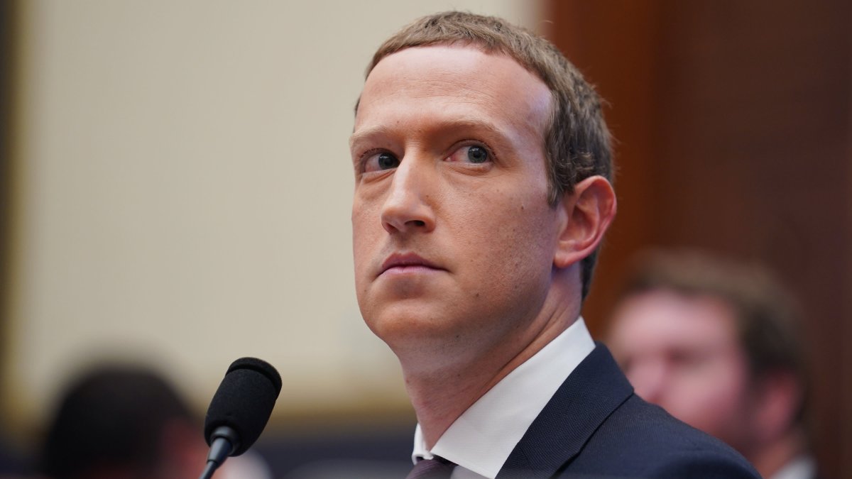 Facebook Scrambles to Escape Stock's Death Spiral as Users Flee, Sales Drop - Vimarsana News
