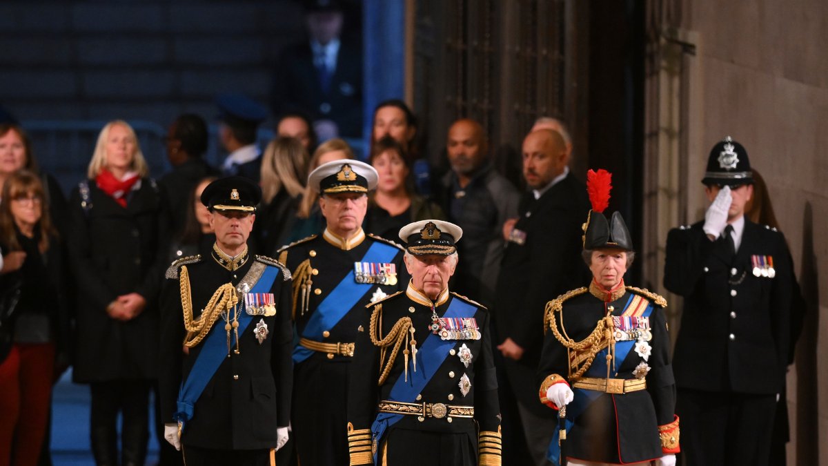 King Charles Stands Vigil as Wait to See Queen's Coffin Hits 24 Hours - Vimarsana News