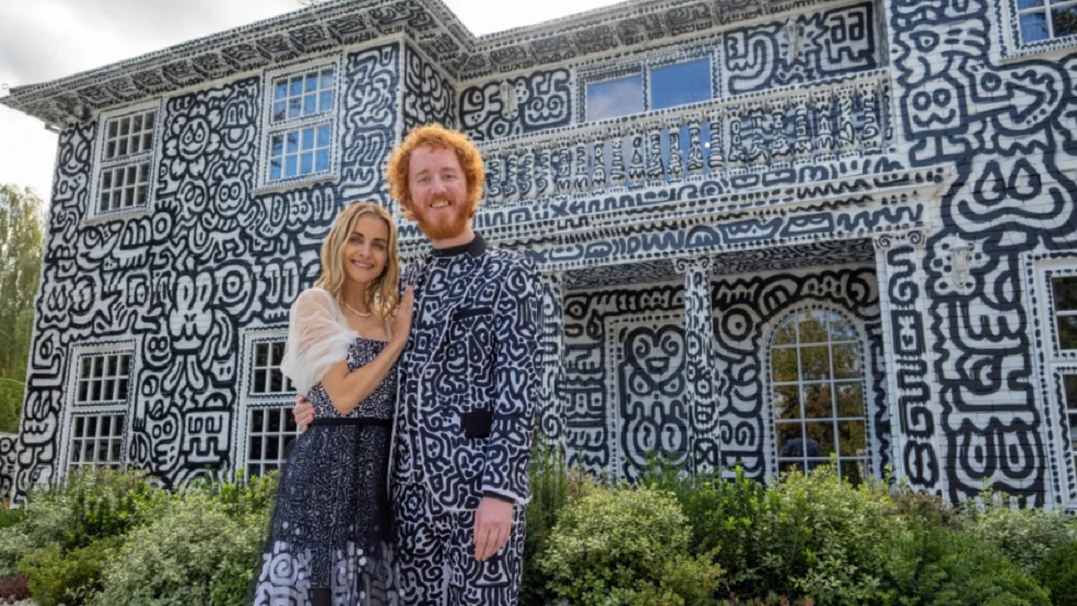 Artist Squiggles Black-and-White Doodles Over His Entire Mansion
