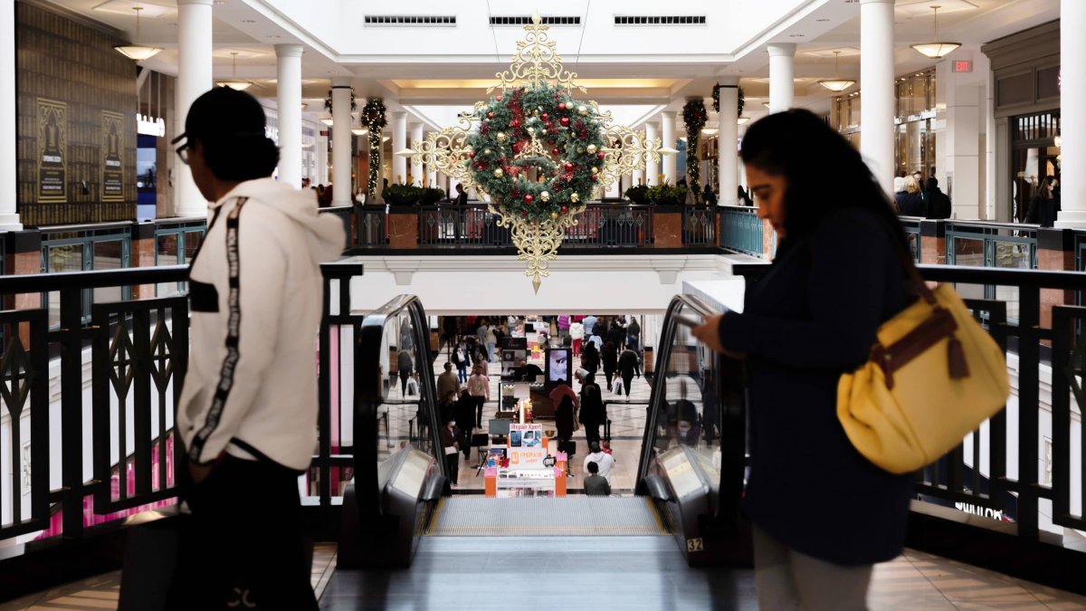 Uncertainty Clouds Holiday Shopping for Consumers as Inflation Takes a Toll - Vimarsana News