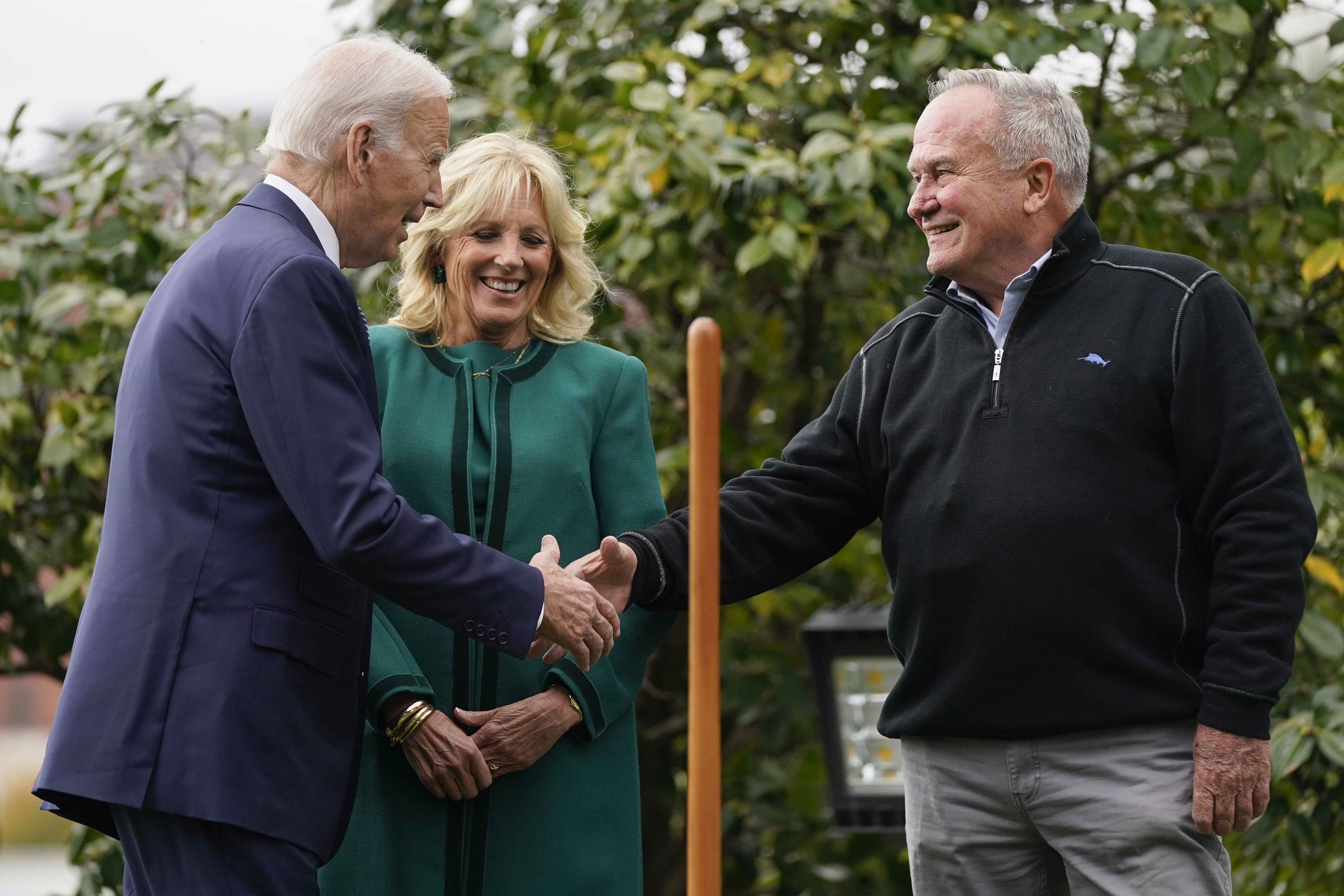 Bidens Honor White House Groundskeeper Dale Haney – NBC10 Philadelphia - Vimarsana News