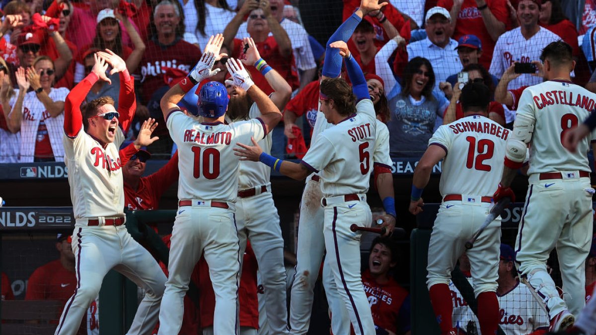Phillies close out Braves with a 8-3 victory to advance to first