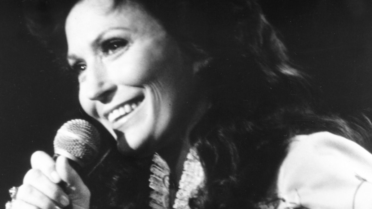 Country Music Legend Loretta Lynn Dies at 90