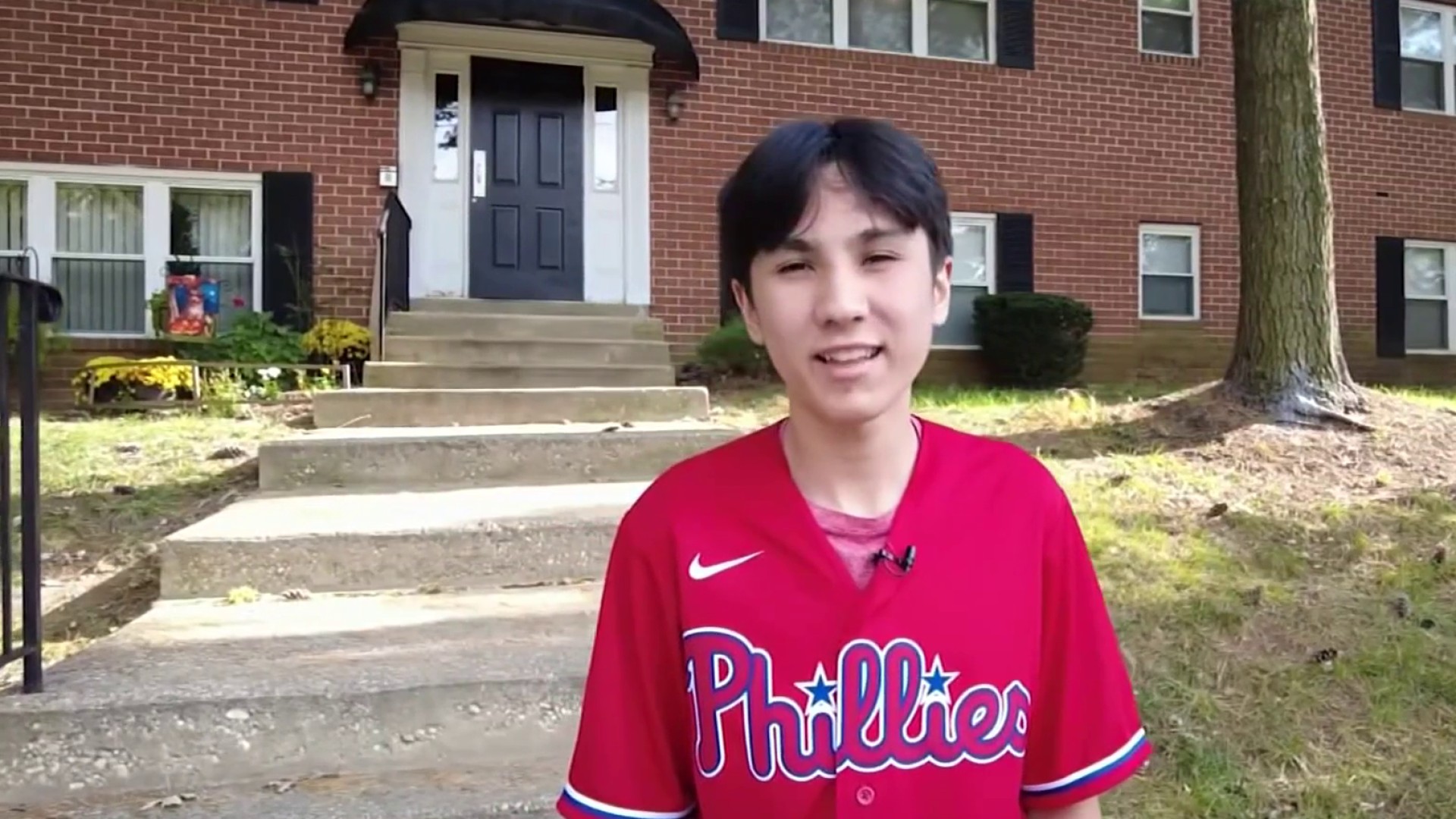 Phillies Fans Take 16-Year-Old Boy Under Their Wing After