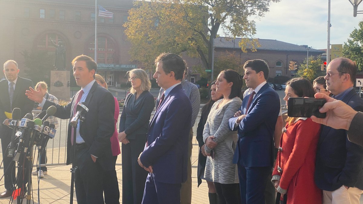 Sandy Hook Victim Families Speak Out After Verdict in Alex Jones Case – NBC10 Philadelphia - Vimarsana News