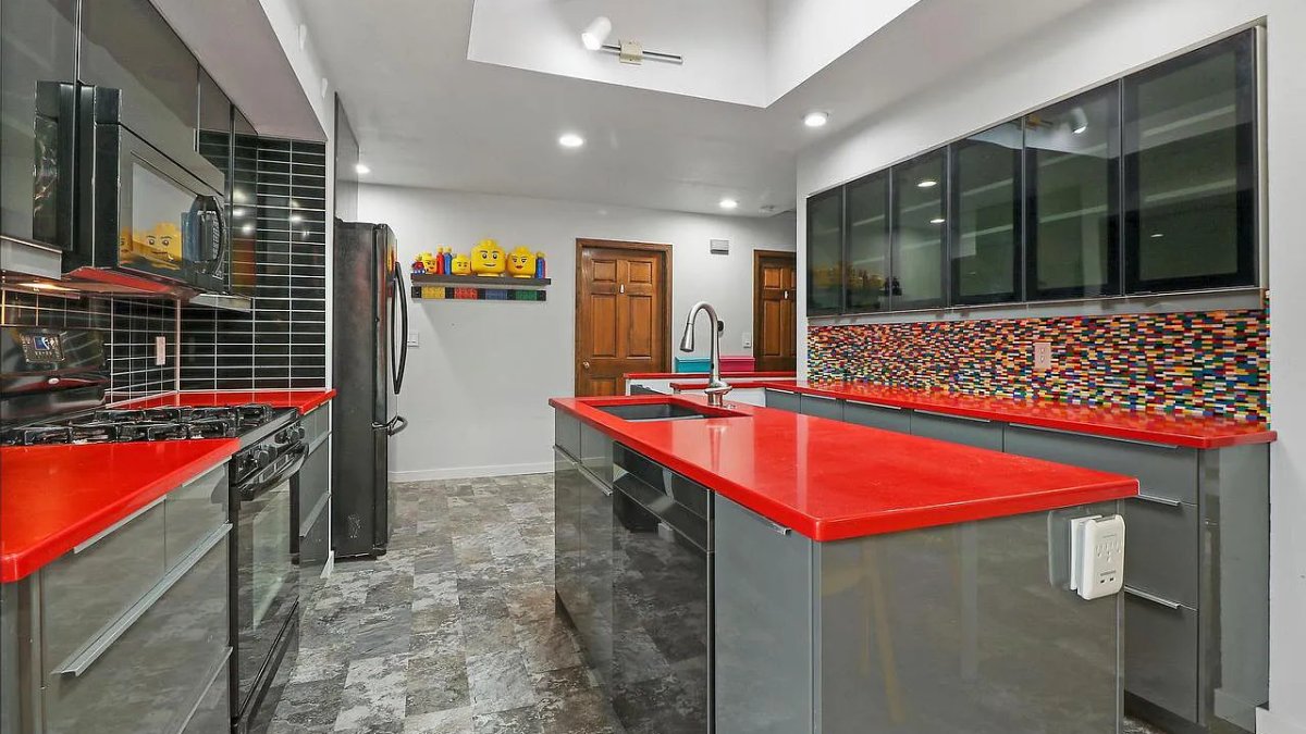 LEGO-Themed House in Kenosha Finds Buyer: See the Home's Colorful Interior – NBC10 Philadelphia - Vimarsana News