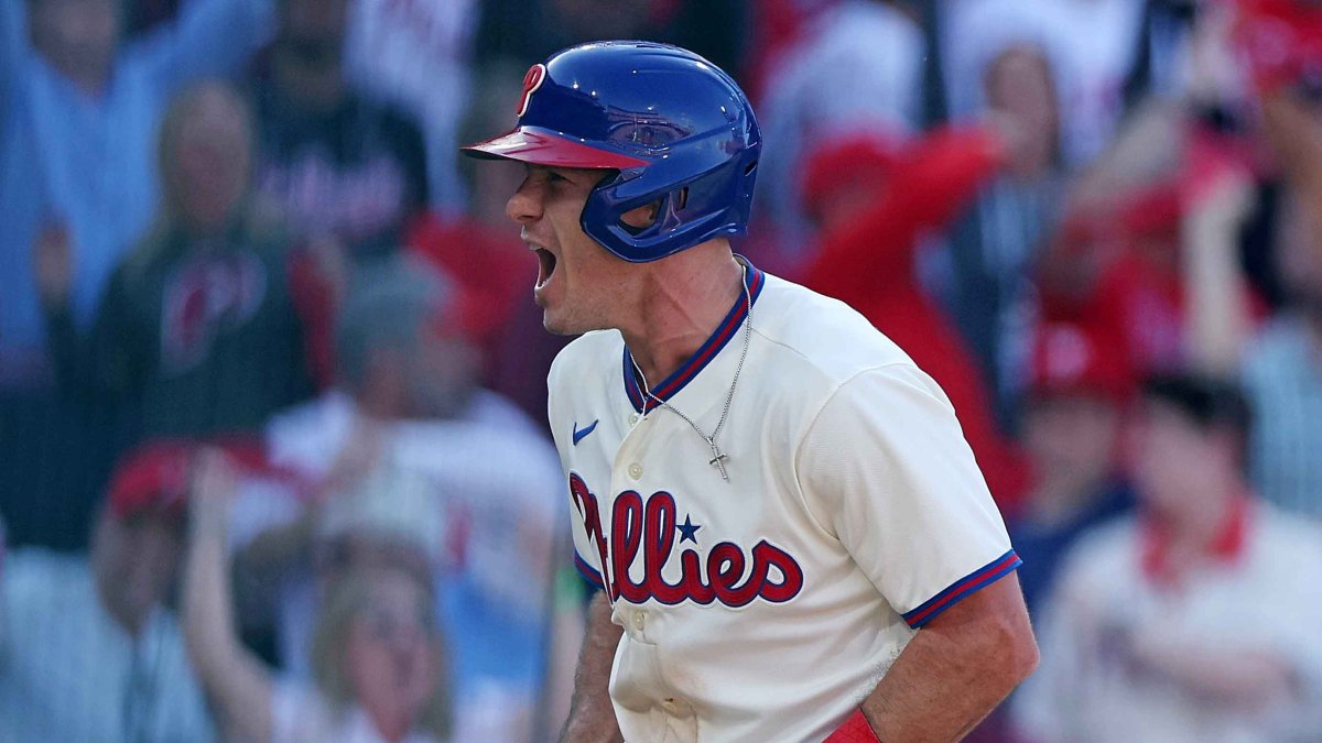 J.T. Realmuto Hits Inside-the-Park Home Run for Phillies Vs. Braves in NLDS