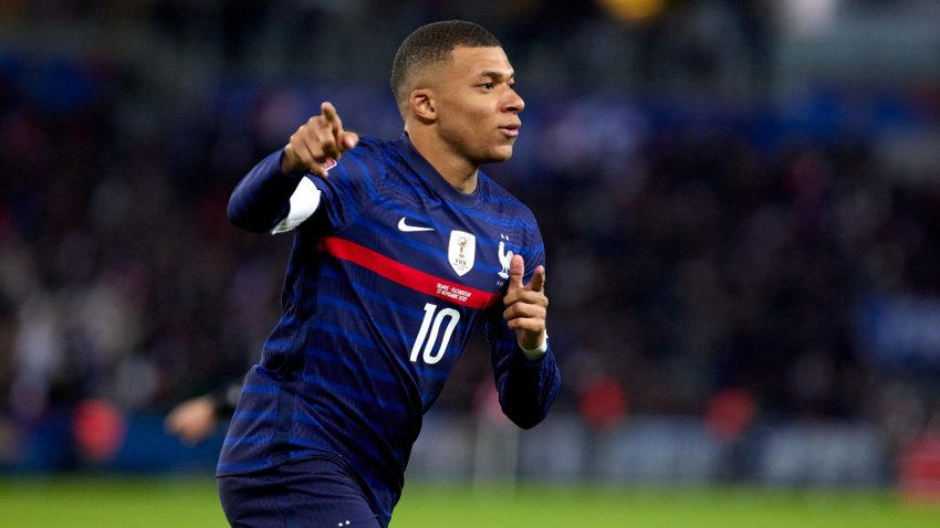 French superstar Mbappe informs PSG he will not trigger contract